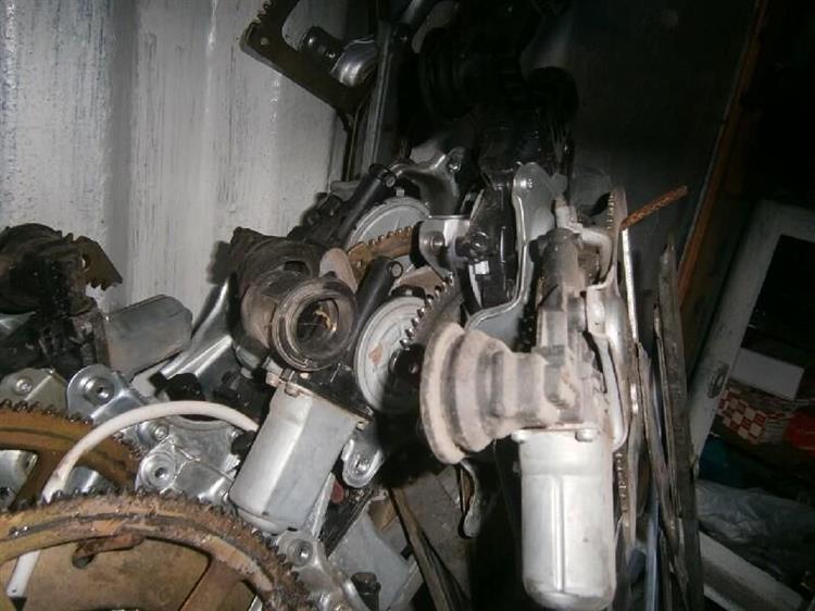 Мотор стеклоподъемника Toyota Harrier