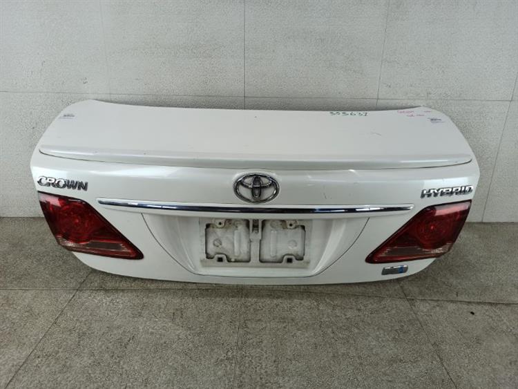 Крышка багажника Toyota Crown