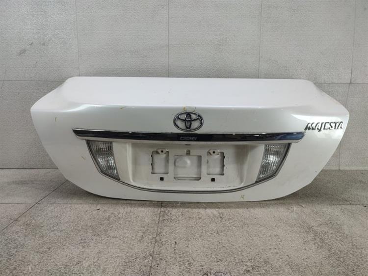 Крышка багажника Toyota Crown Majesta