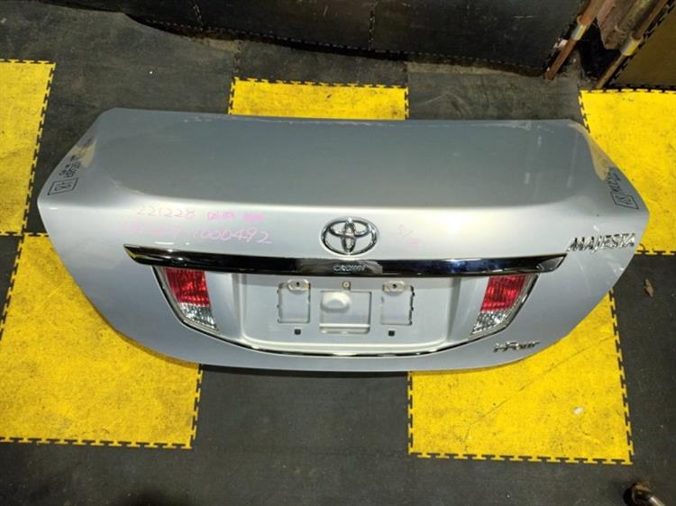 Крышка багажника Toyota Crown Majesta